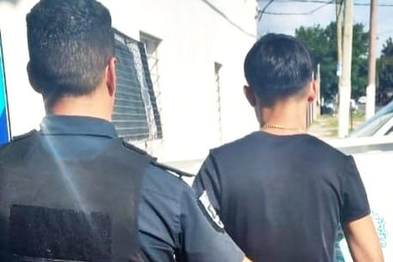 DETENIDO. Tiene 17 años. Habrían utilizado una réplica.