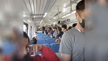 Mercedes / @Mercede73649146. @Tren_SanMartin, coche con aire acondicionado y a horario destino Pilar..