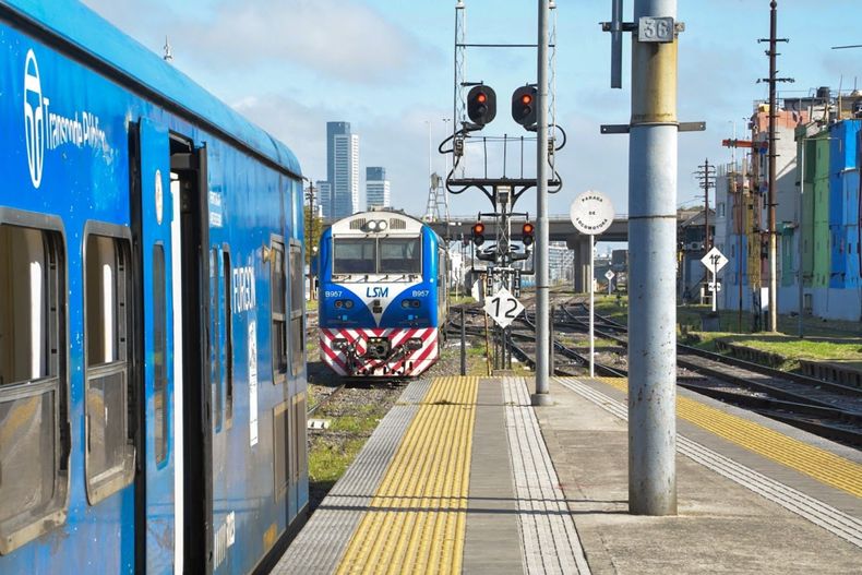 MENOS FRECUENCIA El ferrocarril San Martn dejar de circular ms temprano