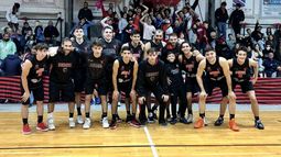 FESTEJO CLÁSICO. Derqui celebró con su gente el triunfo en casa ante Sportivo. Foto: Club Derqui..