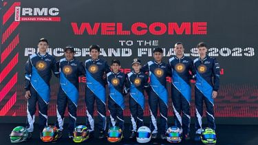 Ramiro Carreira y su papá Gustavo Carreira junto a la legión Argentina en el Mundial Copa Rotax.