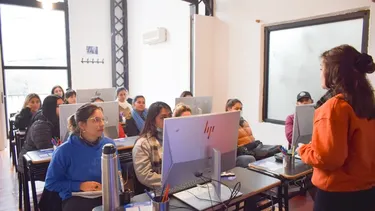 ESTUDIO. Los Centros Municipales de Formación Profesional ofrecen cursos con salida laboral. ESTUDIO. Los Centros Municipales de Formación Profesional ofrecen cursos con salida laboral.