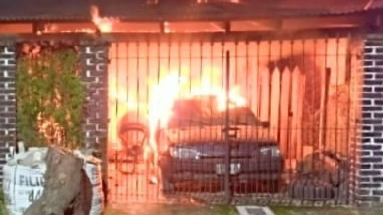El fuego afectó el 70% de la vivienda. Foto @juancaimpacto..