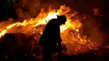 ¿No me ayudan con la difusión de este proyecto educativo? Con un solo RT hacemos mucho, gracias. Ministerio de Educación de la Nación: 2021 año de los Bomberos Voluntarios - ¡Firmá la petición! #Educacion #argentina. Rev.El Arcón de Clío / @Clioeducacion..