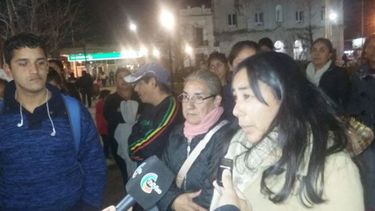 ENOJADOS. Los vecinos exigieron más seguridad y mejoras para el barrio..
