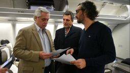 CHARLAS DE AVIÓN. Fernández, Massa y Cafiero. .