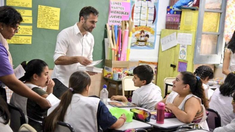 CAMPAÑA. Achával, ayer, en la Escuela 14 de Villa Rosa..