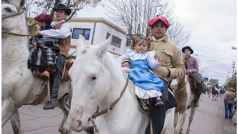 A CABALLO. Centros tradicionalistas..