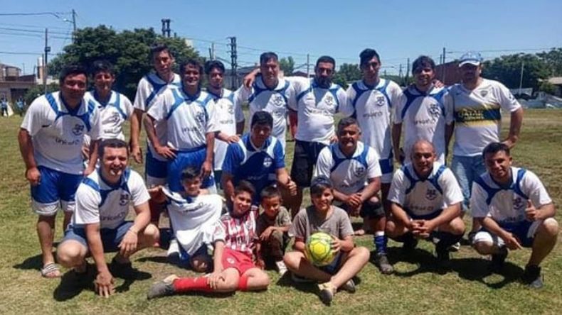 ADENTRO. Los Cachorros eliminó a Unión Alberti al ganarle 4-3 en los penales..