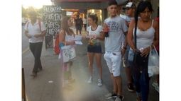 RECLAMO. Docentes y alumnos sacaron el pedido a las calles de Del Viso..