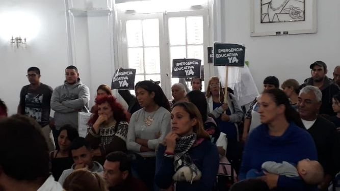Sesión caliente para archivar la emergencia educativa