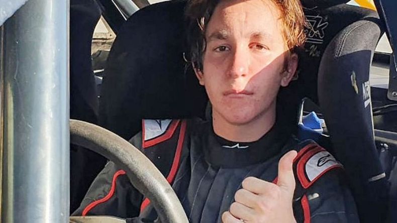 TODO OK. Nicanor sentado en el Chevrolet del Top Race Junior..