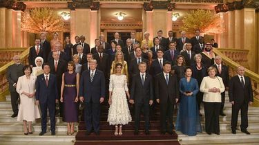 GALA. La foto de los presidentes de la cumbre en el Teatro Colón..