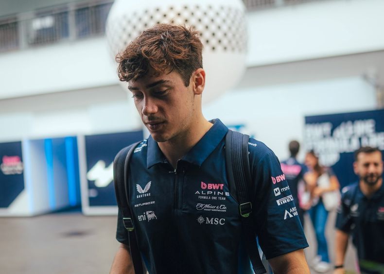 Colapinto lleg a Singapur y su pensamiento sobre el futuro sobrevuela a cada minuto