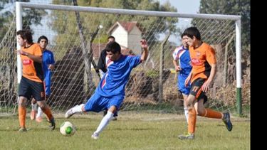La Asociación Pilarense eliminó a Manzanares en la cancha de Abrojal..