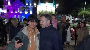 LUCES. Achával presentó la nueva iluminación del centro con un acto en la plaza.