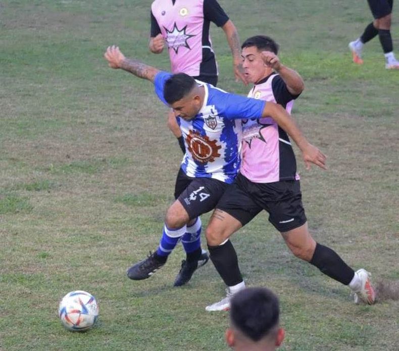 ATAQUE. Ezequiel Huguetti, de Deportivo Metalúrgico, sería titular en La Plata.