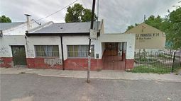 SEGURIDAD. La Escuela 34 uno de los edificios más atacados por vándalos. .