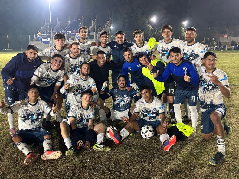 CUMPLEAÑOS. Todo Unión festeja el triunfo y con dedicatoria para Alejandro Kuris.
