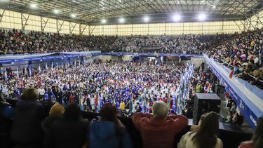 LEALTAD MULTITUDINARIA. La jura se realizó en un Microestadio repleto.