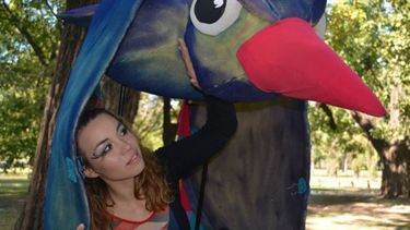 SABRINA Y SU PÁJARO. Serán la imagen del evento..