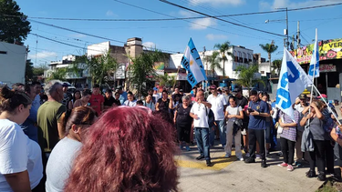 RECLAMO. A finales de marzo, organizaciones de la UTEP de Pilar se movilizaron contra el recorte de los planes.