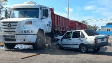 Tras el intento de femicidio, el hombre terminó impactando contra un camión.&nbsp;