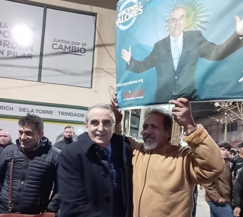 PERONISMO. Moreno saludó a sus militantes en centro de Pilar. &nbsp;