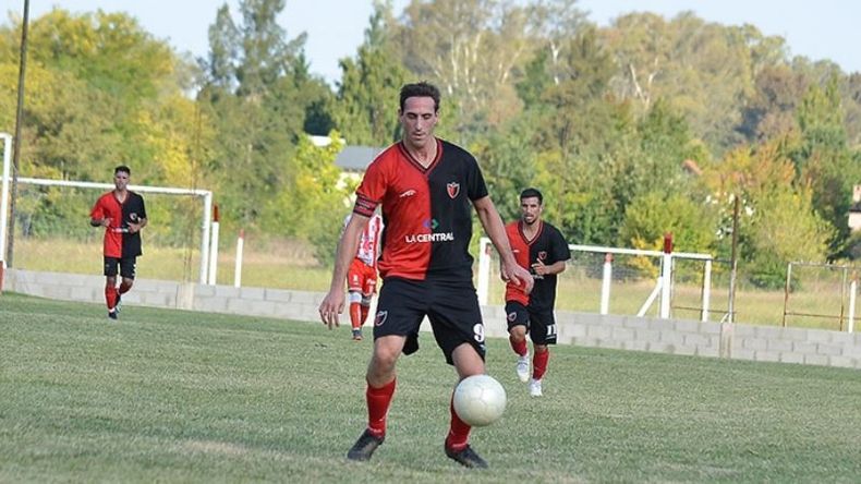 GOLEADOR. Nicolás Wasyleczko, la referencia de Presidente Derqui en el área rival..