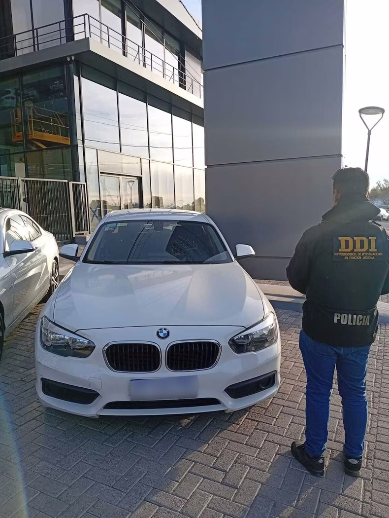 ALLANAMIENTO. Uno de los autos de alta gama secuestrados en Pilar.