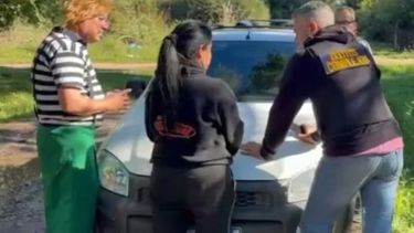 Los policías simularon ser payasos que repartían volantes de un circo instalado en la zona. Los policías simularon ser payasos que repartían volantes de un circo instalado en la zona.