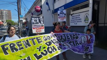 RECLAMO. La marcha se dirigió a la comisaría 1ª de Pilar.&nbsp; 