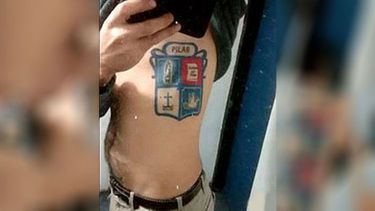 Lleva tatuado el escudo de Pilar