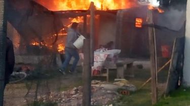 Una familia perdió todo en un incendio