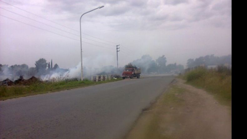 HUMO. Los primeros roces comenzaron a fines de 2012, cuando el humo proveniente de la quema del basural ubicado en el límite entre José C. Paz y Derqui invadió los barrios aledaños durante varios días. En ese entonces, la voz de la protesta fue alzada por la comunidad toba..