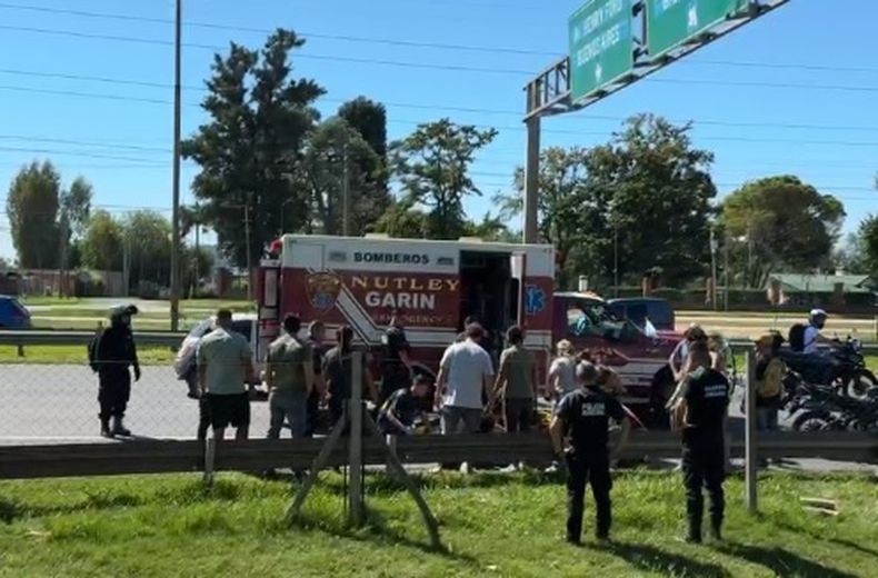 La mujer que se arrojó en el ramal Campana de la Panamericana fue asistida en la banquina.