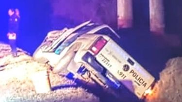 El conductor del camión que chocó contra el patrullero se dio a la fuga. Foto @juancaimpacto .