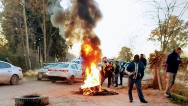 La protesta se está desarrollando en el acceso al complejo San Sebastián en Zelaya. Foto @juancaimpacto.