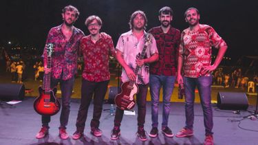 La Dólar homenajea al disco Help!, lanzado por The Beatles en 1965.