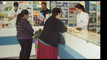 Por una deuda, las farmacias suspendieron la atención por PAMI