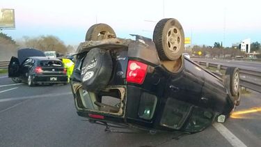 KILÓMETRO 46. Dos de los vehículos involucrado en el accidente..