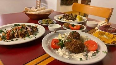 VIAJE A MEDIO ORIENTE. La propuesta de Mezze a través de sus platos. .
