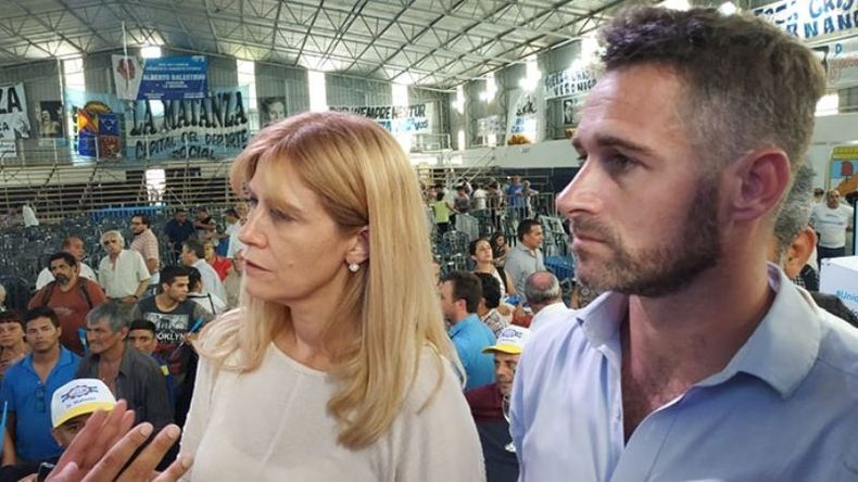 ANFITRIONA. Achával junto a Magario, durante el Encuentro en La Matanza..