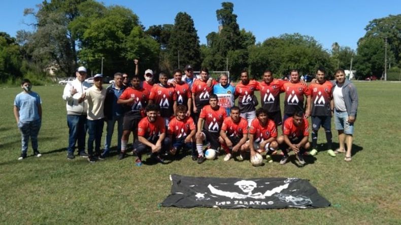 PODIO. Los Piratas terminó 3º en la Zona 2 y en cuartos enfrentará a Barrio Narci..