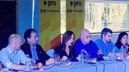 CUMBRE. Ducoté, junto a Vidal, Peña y Larreta, en el encuentro de ayer..