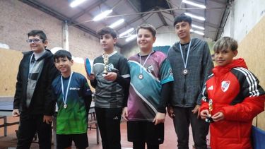 buena actuacion pilarense en el torneo interescuelas de tenis de mesa