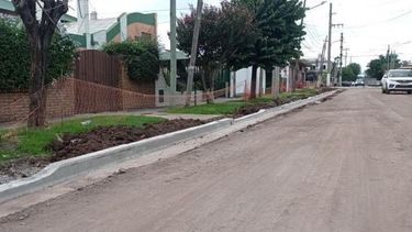 Podrían hacer alguna nota sobre el arreglo de la calle Sara Maqueda al 6900? Están haciendo los cordones de las calles más altos que las veredas. Lo cual hará que cuando llueva el agua no tenga cómo evacuar. Es una lástima que hagan mejoras y estén mal hechas. A pesar de que son mejoras están mal hechas y nadie escucha. El ingeniero no aparece. Basteiro.Monica.