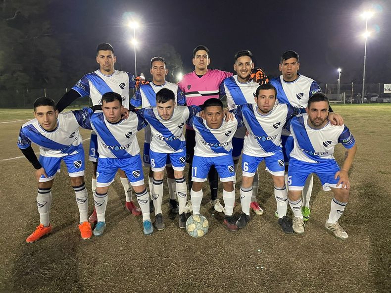 EQUIPO. El once inicial de Unión que jugó el jueves por la noche en Del Viso.