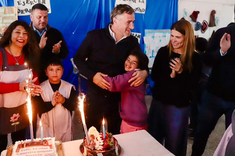 VELITAS. Achával y Peralta, en el festejo del aniversario de la escuela.