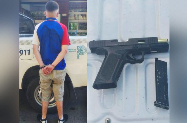 El detenido llevaba una pistola calibre 9 milímetros entre sus prendas.